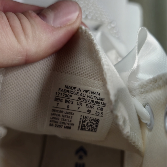 Custom crafted women's Converse shoes. Size 9.  For a wedding or special event. - Picture 6 of 7